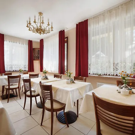 Alojamento de Acomodação e Pequeno-almoço Szach Krynica Zdroj
